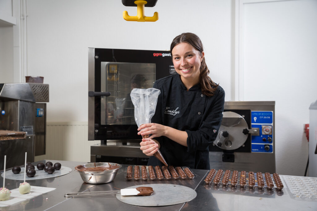 Jana bei der Arbeit in Emilys Chocolaterie