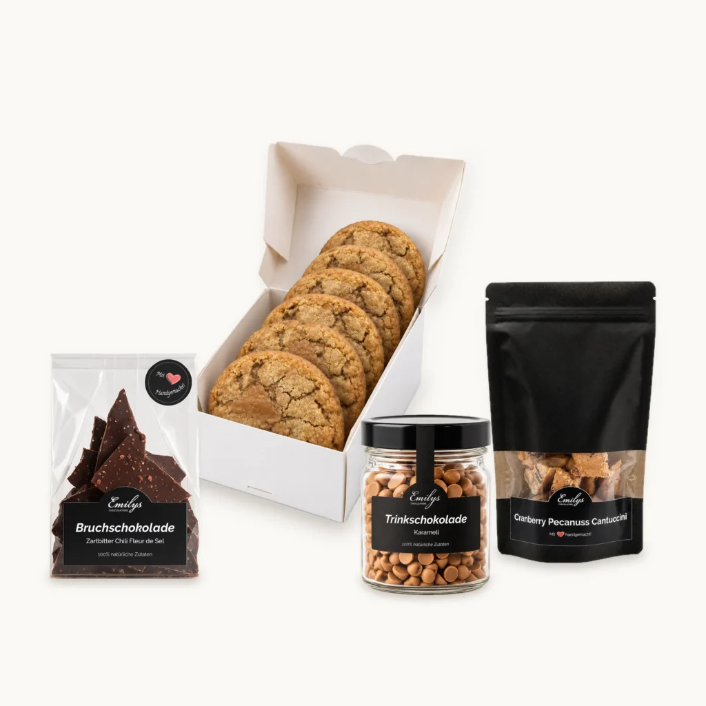 Geschenkset Adventsabend von Emilys Chocolaterie: Trinkschokolade Karamell, Lotus Karamell Cookies, Cranberry Cantuccini und Bruchschokolade Zartbitter Chili Fleur de Sel