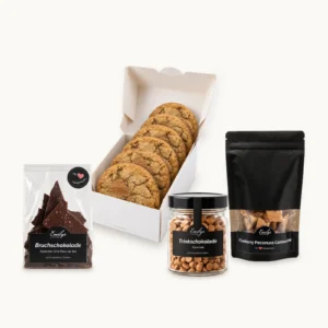 Geschenkset Adventsabend von Emilys Chocolaterie: Trinkschokolade Karamell, Lotus Karamell Cookies, Cranberry Cantuccini und Bruchschokolade Zartbitter Chili Fleur de Sel