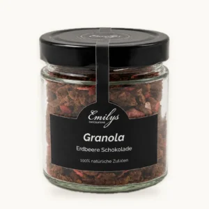 Granola Erdbeere Schokolade im Glas vor fast weißem Hintergrund – Emily's Chocolaterie