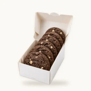 Schmale Cookie-Box mit sechs aufrecht hintereinander stehenden Cookies
